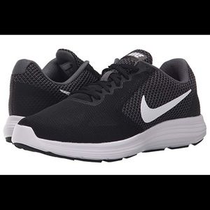 NIKE Women’s Revolution 3 Running Shoe Size 8.5